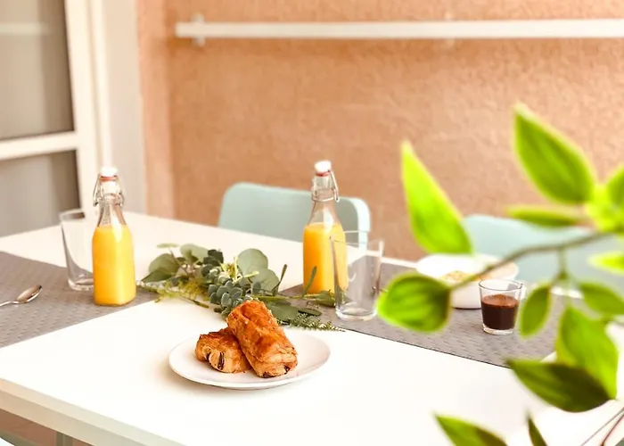 L'esquinade - J2 206 By Interhome *